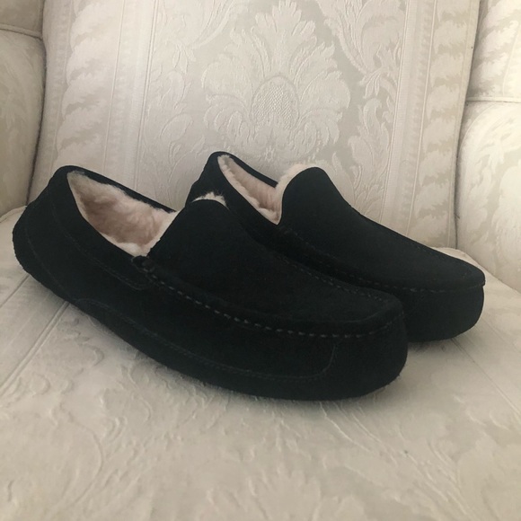 ?$110 UGG ascot suede moccasin slippers size 9 main image 8